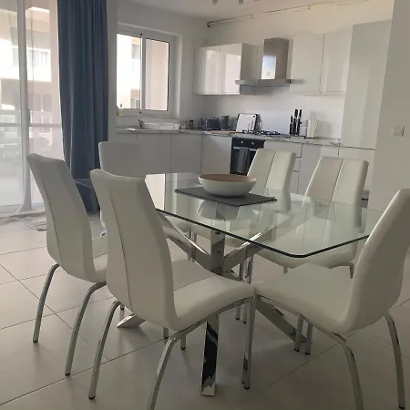 New, Beautiful Modern 3 Bed Near The Sea Frount Σεντ Πόλς Μπέι
