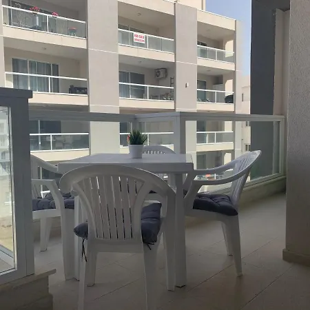 New, Beautiful Modern 3 Bed Near The Sea Frount Διαμέρισμα *