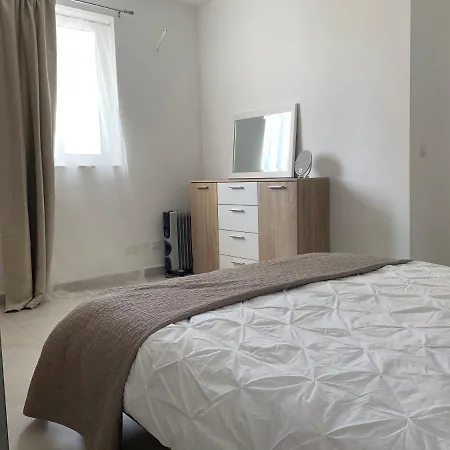 New, Beautiful Modern 3 Bed Near The Sea Frount Διαμέρισμα