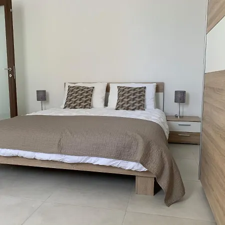New, Beautiful Modern 3 Bed Near The Sea Frount Διαμέρισμα *