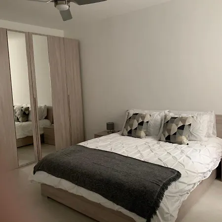 New, Beautiful Modern 3 Bed Near The Sea Frount Διαμέρισμα